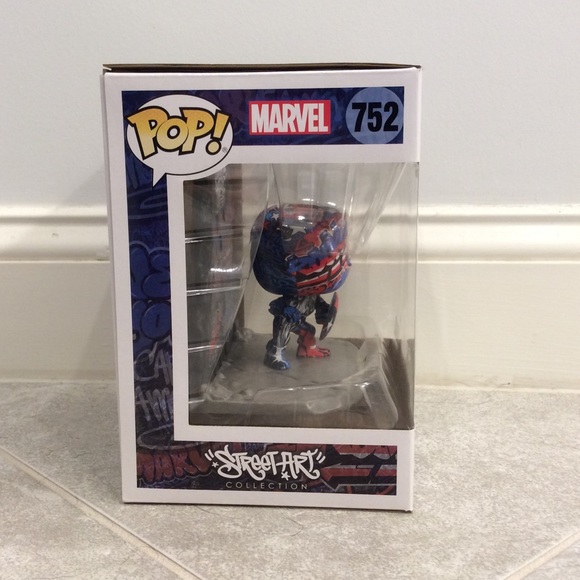 Funko POP Captain America Street Art #752 - Picture 3 of 8